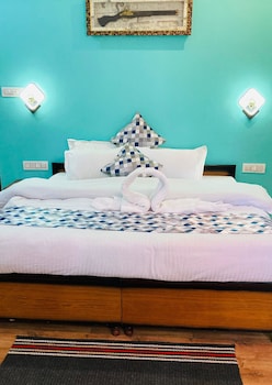 hotel snow crest residency