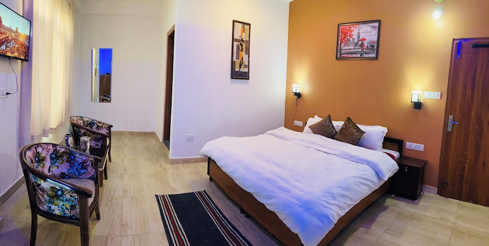 hotel snow crest residency