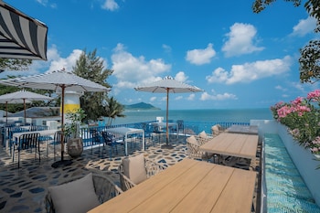 sea of love suite cafe pattaya