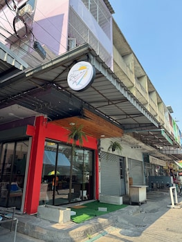 before we go hostel donmueang