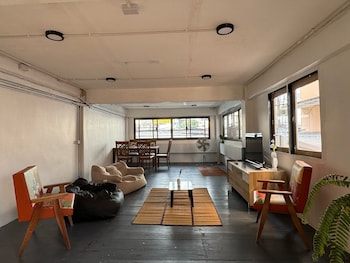 Before We Go Hostel (Donmueang),,2 star