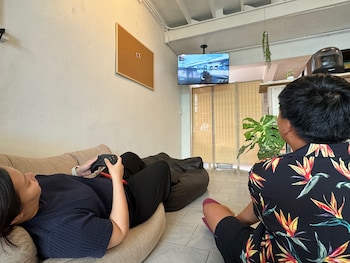 before we go hostel donmueang