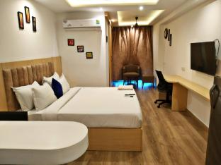 pink hotel grand anukampa