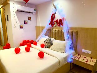 pink hotel grand anukampa