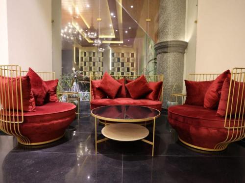 pink hotel grand anukampa