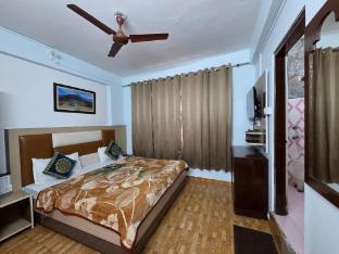 pine wood mcleodganj