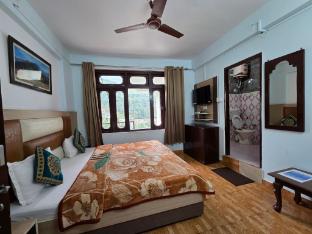 pine wood mcleodganj