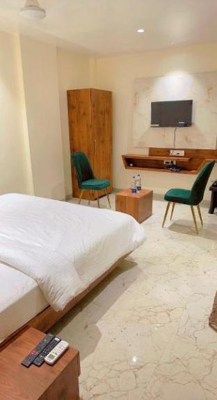 hotel apex and lodging akkalkot