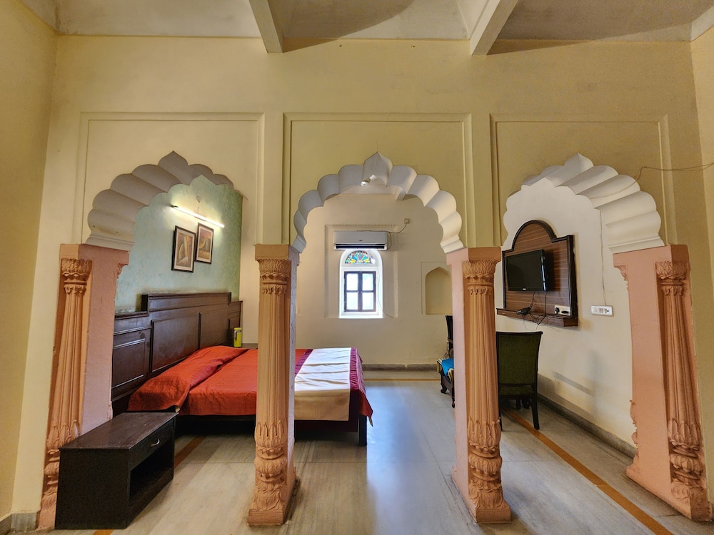 raja nahar singh palace