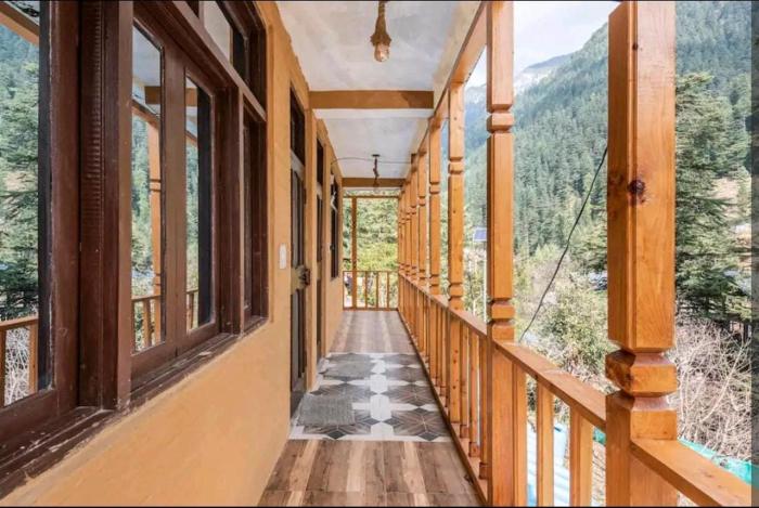 blue sky home jibhi