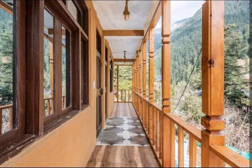 blue sky home jibhi