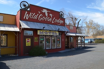 Wild Goose Lodge,105 E Court Dr,2 star