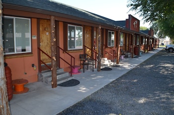 Wild Goose Lodge,105 E Court Dr,2 star