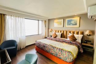 hotel lake view kashmir