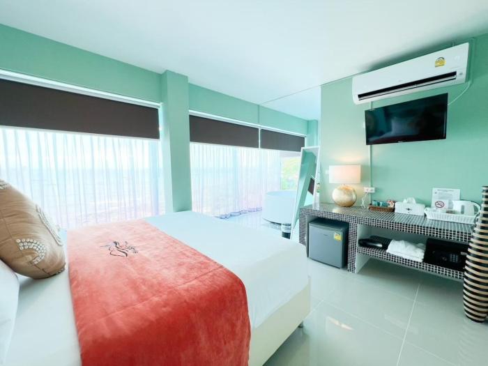 baan sailboat beach kohlarn