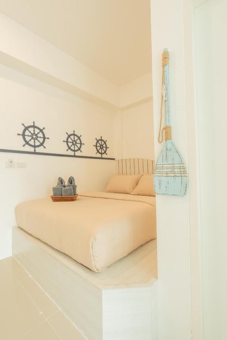 baan sailboat beach kohlarn