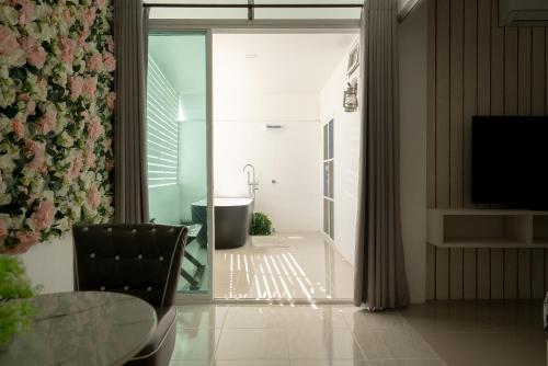 baan sailboat beach kohlarn