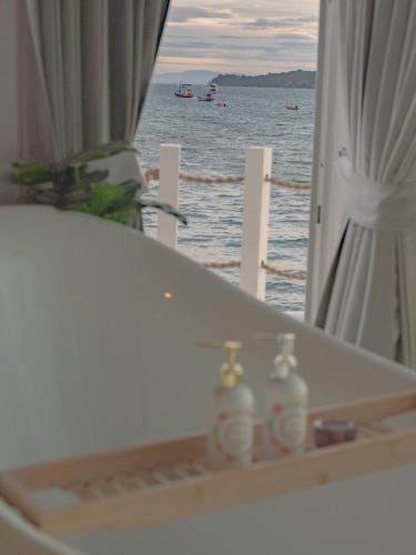 baan sailboat beach kohlarn