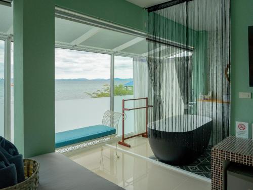 baan sailboat beach kohlarn