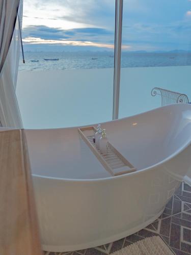 baan sailboat beach kohlarn