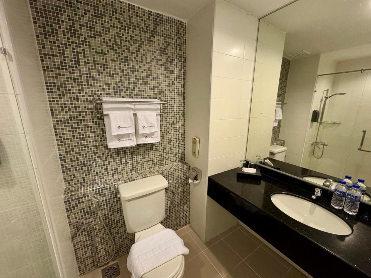royal park hotel uniten