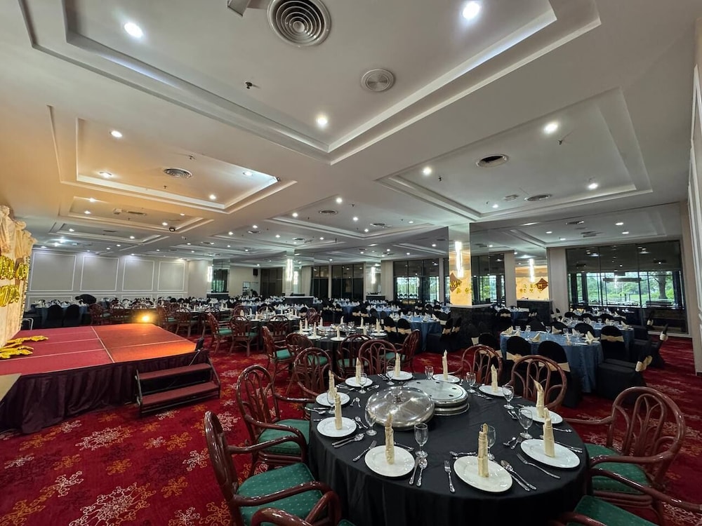 royal park hotel uniten