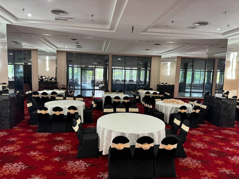 royal park hotel uniten