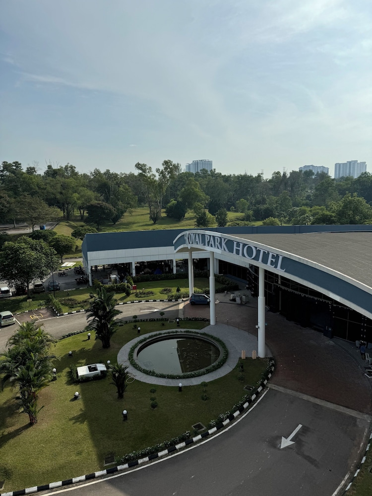 royal park hotel uniten
