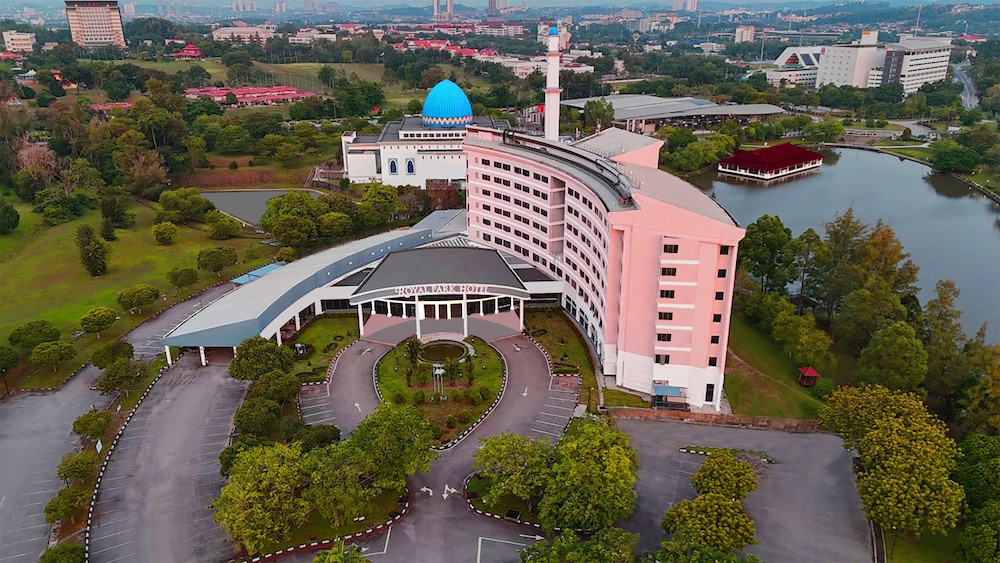 royal park hotel uniten