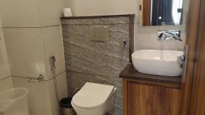 hotel vaidik ganga near parmarth niketan