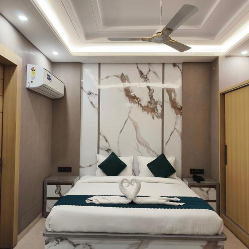 hotel vaidik ganga near parmarth niketan