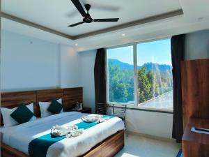 hotel vaidik ganga near parmarth niketan