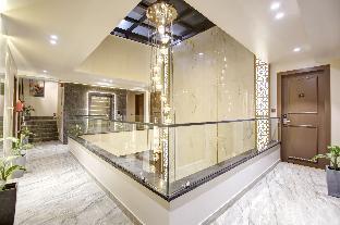 saltstayz premier near golf course road and sector 57