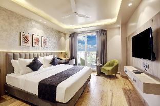 saltstayz premier near golf course road and sector 57