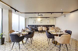 saltstayz premier near golf course road and sector 57