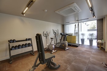 saltstayz premier near golf course road and sector 57