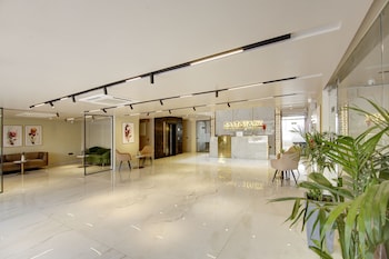 saltstayz premier near golf course road and sector 57