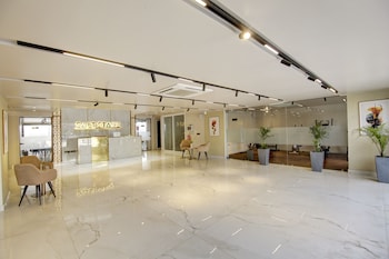 saltstayz premier near golf course road and sector 57