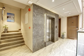 saltstayz premier near golf course road and sector 57
