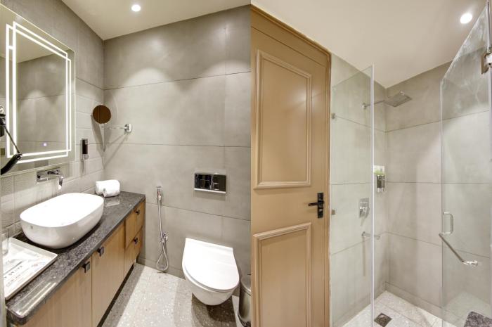saltstayz premier near golf course road and sector 57