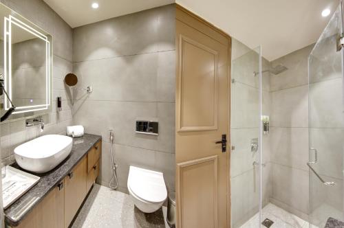 saltstayz premier near golf course road and sector 57