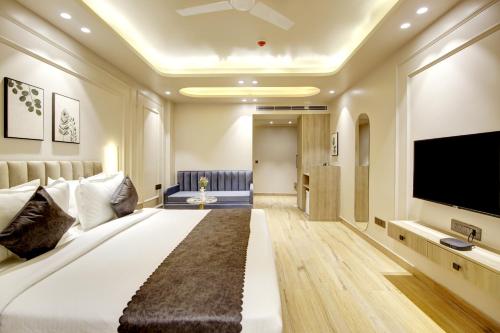 saltstayz premier near golf course road and sector 57