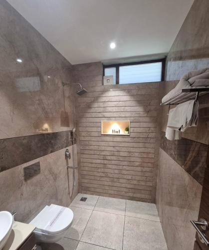 Eminence The Corbett,,2 star