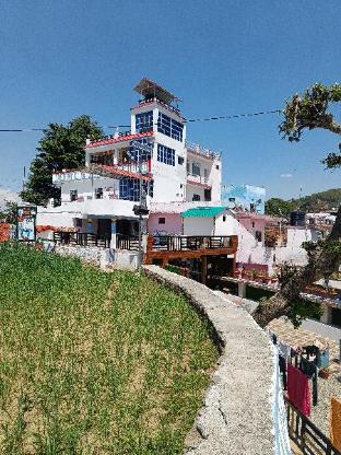 Moonlit Haven,,2 star