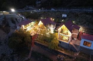 crossroads narkanda cottages