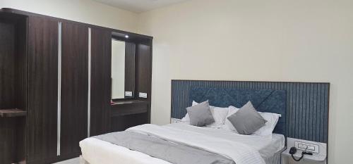 Jai Raja's Tower,,3 star