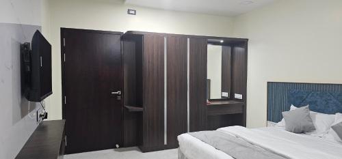 Jai Raja's Tower,,3 star