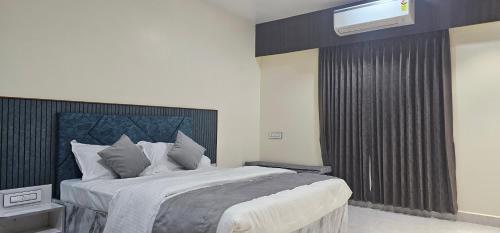 Jai Raja's Tower,,3 star