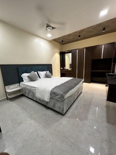 Jai Raja's Tower,,3 star