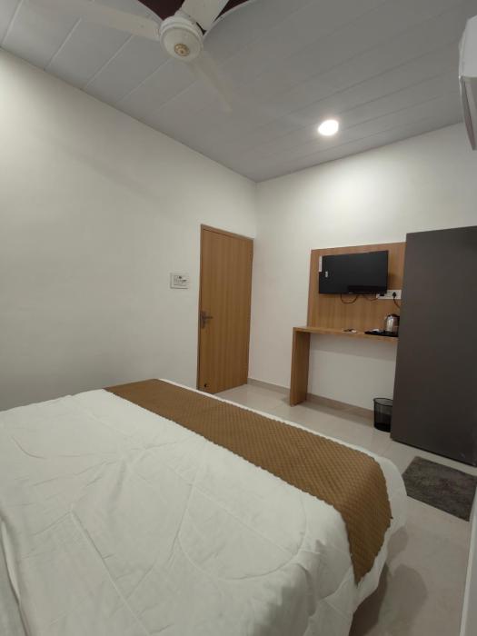 golden oak 5 minutes away from golden temple